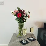 Curwen - 2 Bedrooms - Sleeps 6 Workington