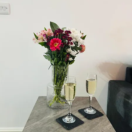 Curwen - 2 Bedrooms - Sleeps 6 Workington