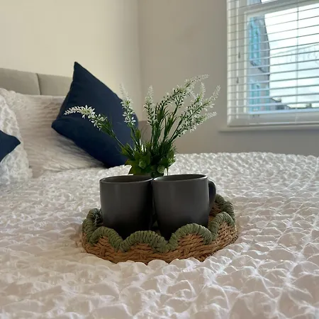 Curwen - 2 Bedrooms - Sleeps 6 Apartment *