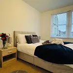 Apartment Curwen - 2 Bedrooms - Sleeps 6 *