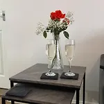 Curwen - 2 Bedrooms - Sleeps 6 Apartment *