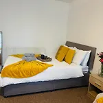 Curwen - 2 Bedrooms - Sleeps 6 *