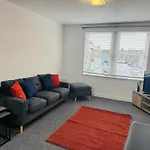 Curwen - 2 Bedrooms - Sleeps 6 アパート