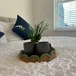 Curwen - 2 Bedrooms - Sleeps 6 Apartment *