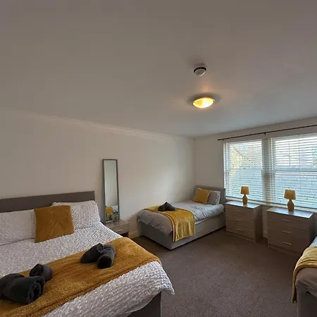 Curwen - 2 Bedrooms - Sleeps 6 Workington