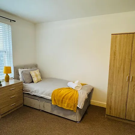 Curwen - 2 Bedrooms - Sleeps 6