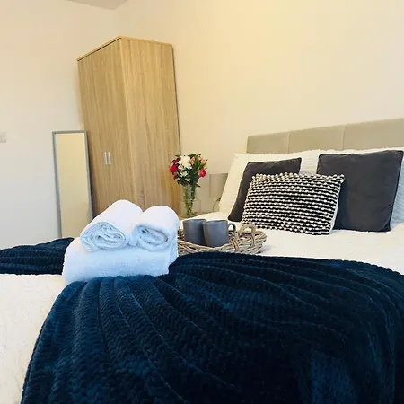 Curwen - 2 Bedrooms - Sleeps 6 *