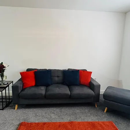 Daire Curwen - 2 Bedrooms - Sleeps 6 *