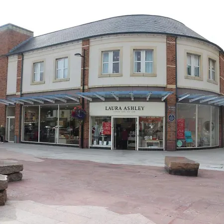 Curwen - 2 Bedrooms - Sleeps 6 *