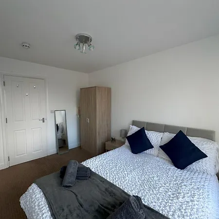 Curwen - 2 Bedrooms - Sleeps 6 *