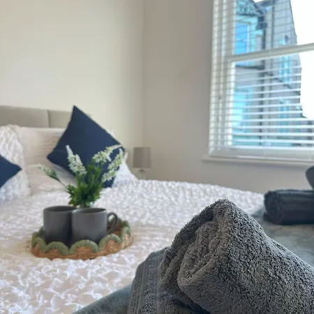 דירה Curwen - 2 Bedrooms - Sleeps 6