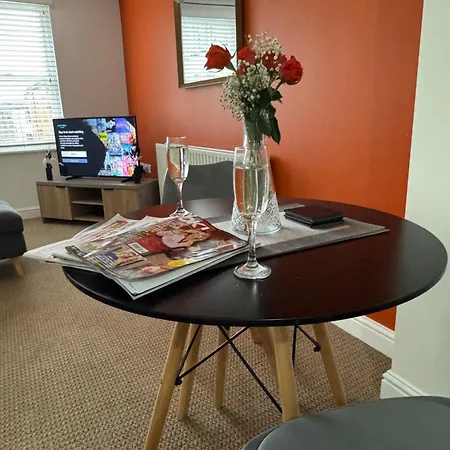 Curwen - 2 Bedrooms - Sleeps 6 דירה *