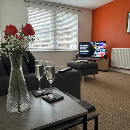 Curwen - 2 Bedrooms - Sleeps 6 *