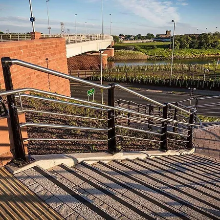 Curwen - 2 Bedrooms - Sleeps 6 Workington